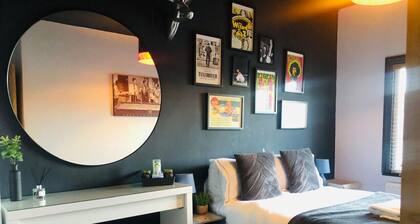 Central Mill Hill Home – Spacious 4BR 1.5BATH Free Parking