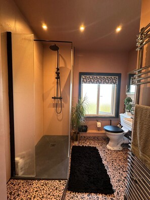 Hair dryer, towels - Central Mill Hill Home – Spacious 4BR 1.5BATH Free Parking (Suffolk)