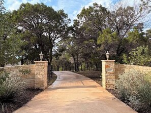 Property grounds - Lakefront Luxury with Boat Dock and Wet Sauna (Lago Vista)