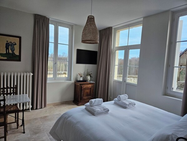 1 quarto, Wi-Fi de cortesia, roupa de cama