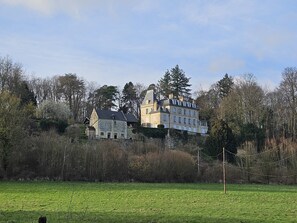 المنشأة من الخارج