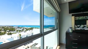 Interior - Luxurious 2-bedroom apartment steps from the beach (La Paz)