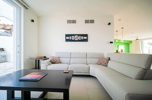 Living area - Panoramic Ocean View, Private Pool, Indoor Jacuzzi (La Paz)