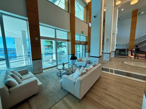 Cozy 1-bedroom condo in pleasant Downtown Fort Myers with Pool, Gym, Game Room!