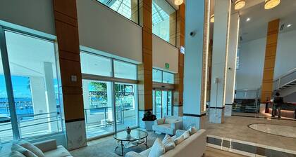 Cozy 1-bedroom condo in pleasant Downtown Fort Myers with Pool, Gym, Game Room!