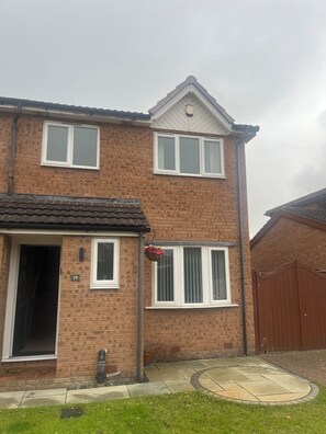 Exterior - Chic Modern 1-Bed House for Two. (Blackpool)
