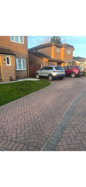 Property grounds - Chic Modern 1-Bed House for Two. (Blackpool)