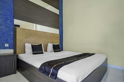 Hotel O near Universitas Widya Dharma