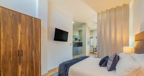 1 slaapkamer, een bureau, een strijkplank/strijkijzer, wifi