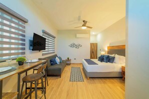 Escrivaninha, ferros/tábuas de passar roupa, Wi-Fi, roupa de cama