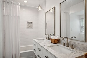 Shower, hair dryer, towels, soap - The Ultimate Group Stay: 3 Homes, 2 Acres, Sleeps 24! (Covington)