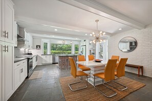 Dining - The Ultimate Group Stay: 3 Homes, 2 Acres, Sleeps 24! (Covington)
