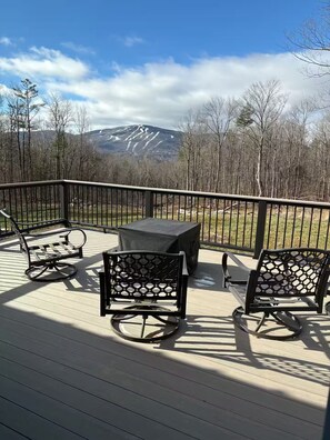 Outdoor dining - Okemo House (Ludlow)