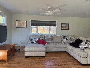 Living area - Okemo House (Ludlow)