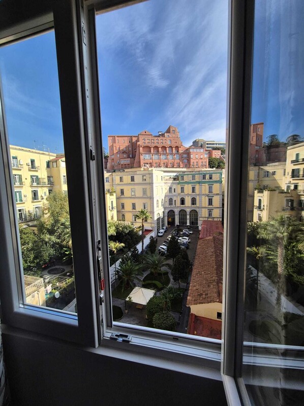 City view from property - Arco Boutique Rooms (Napoli)