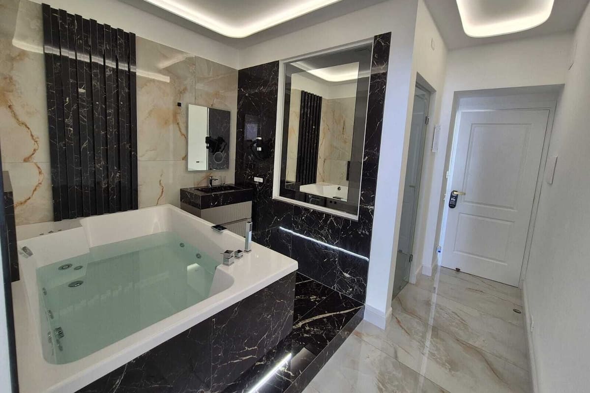Private spa tub