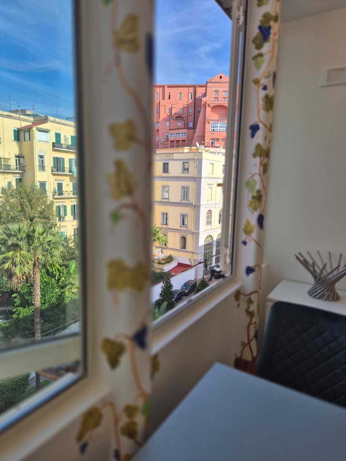 بوفيه فطور مجانًا يوميًا