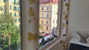 TĂ€gliches inbegriffenes FrĂŒhstĂŒcksbuffet