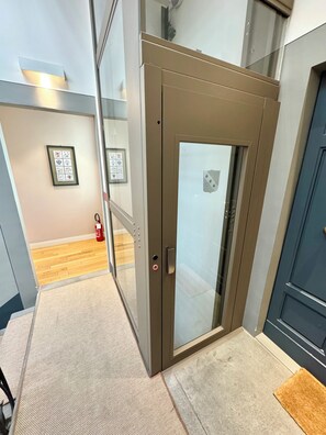 Interior - Spacious contemporary central 2-bedroom apartment with elevator (Firenze)
