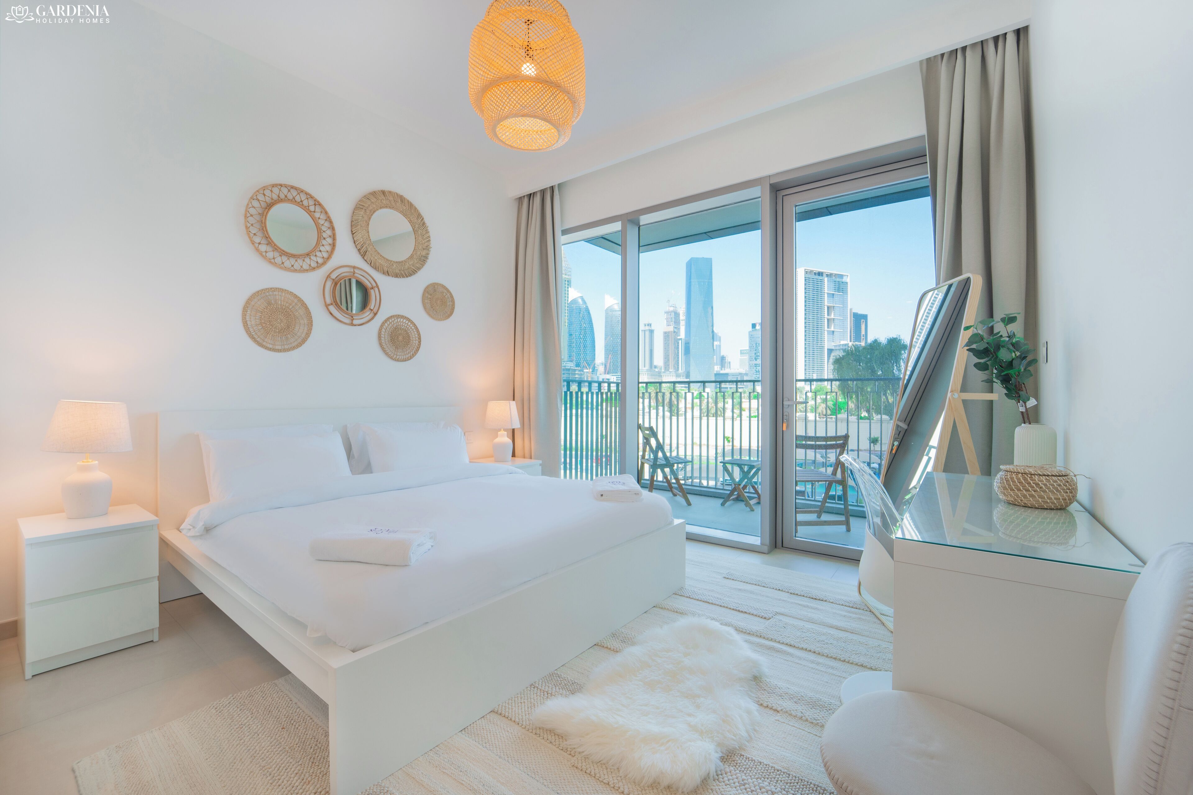 Een strijkplank/strijkijzer, wifi, beddengoed