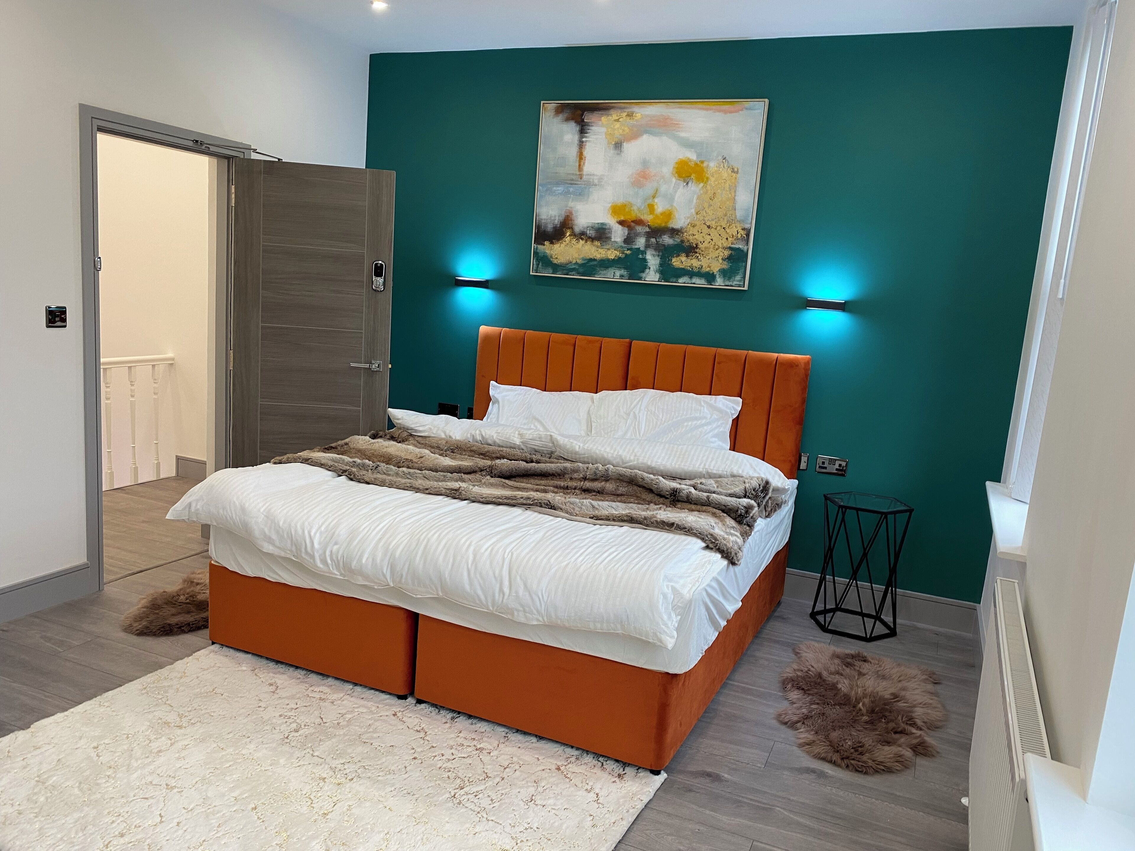 Iron/ironing board, WiFi, bed sheets