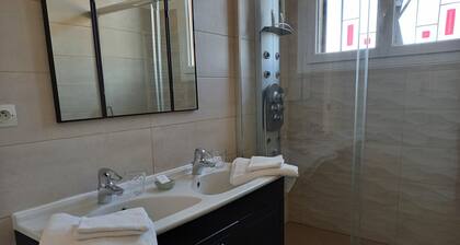 Air-conditioned room with bathroom, separate toilet and garage