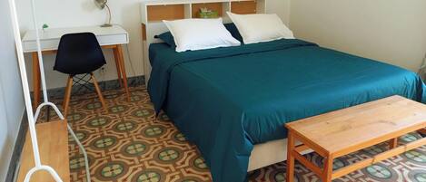 Iron/ironing board, WiFi, bed sheets