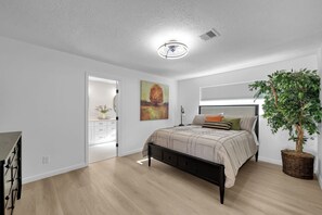 4 bedrooms, iron/ironing board, free WiFi, bed sheets