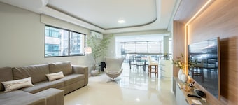 Apt w/ 3 BR & Grill 400m From the Beach Prs0101