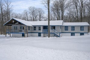 Exterior - Last Minute Opening! Across from Nubs Nob, Early Check In, 2BR 2BA, Sleeps 4 (Harbor Springs)