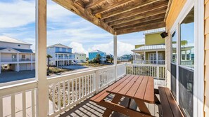 Outdoor dining - Vitamin Sea - 3 Min Walk to the Beach - Sleeps 13 (Gulf Shores)