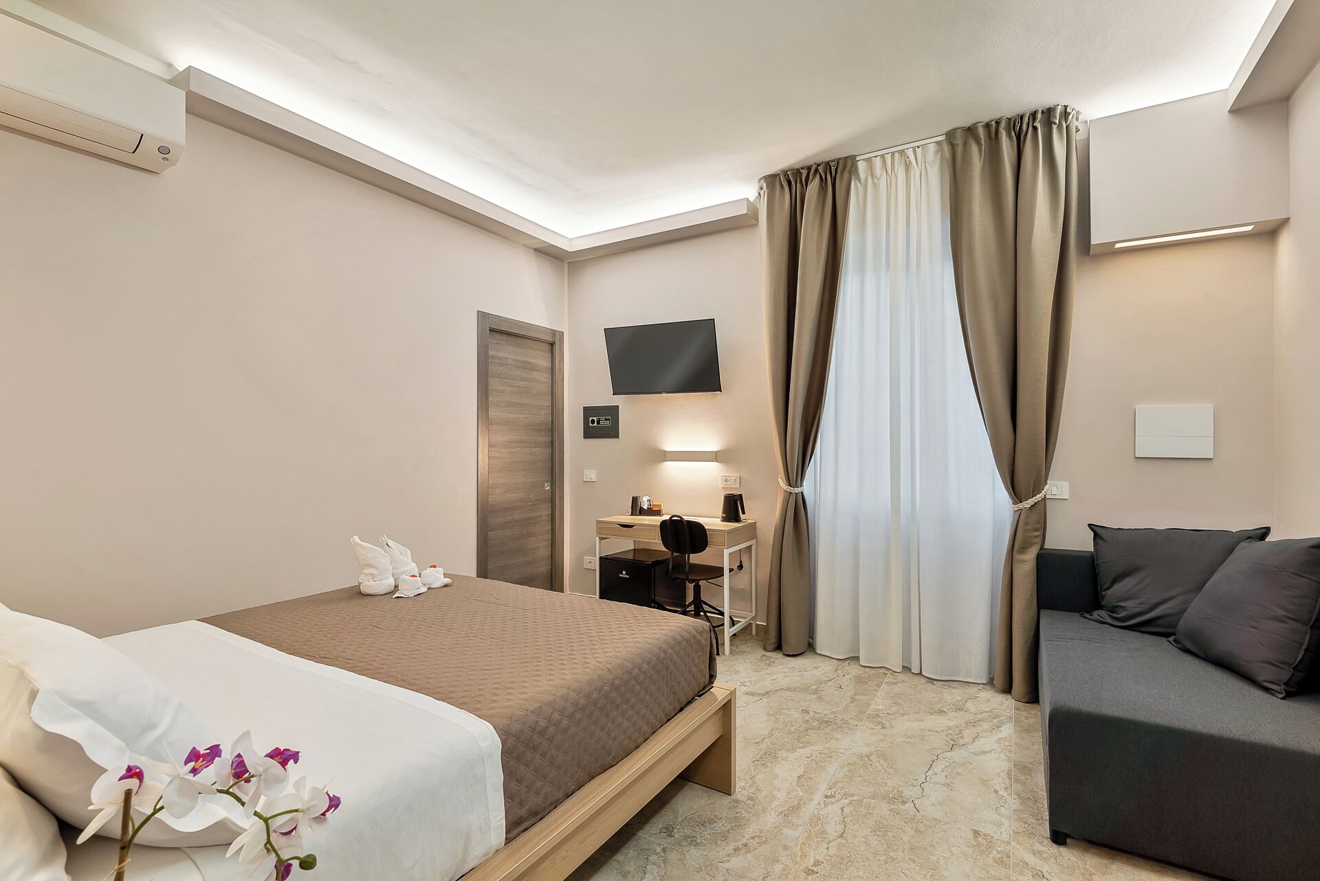 Coffres-forts dans les chambres, bureau, Wi-Fi gratuit, draps fournis