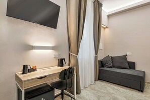 Interior - TOC TOC - ROOM 40 - Deluxe.At 650m from the Central Station,900m from the center (La Spezia)