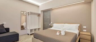 TOC TOC - ROOM 40 - Deluxe.At 650m from the Central Station,900m from the center