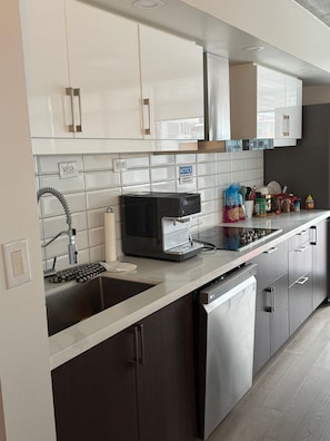 Fridge, microwave, stovetop, dishwasher - 151 Dan Leckie Way (Toronto)