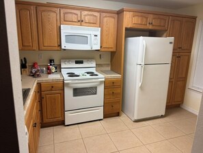 Private kitchen - 2-bedroom house in wonderful Demopolis with cool AC (Demopolis)
