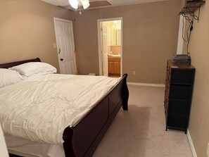 Room - 2-bedroom house in wonderful Demopolis with cool AC (Demopolis)