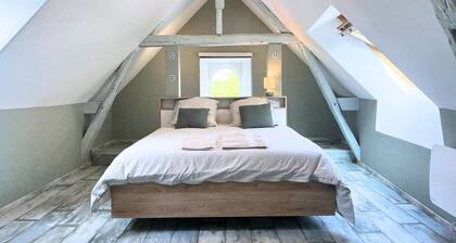 Exceptional house on the HunaudiĂšres straight