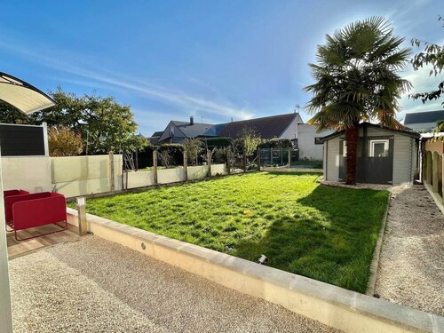 Studio with kitchen, bathroom and private garage