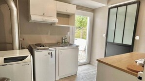 冰箱、微波炉、烤面包机、厨具/餐具