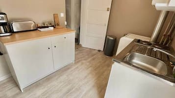 Een koelkast, een magnetron, een broodrooster