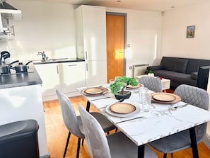 Dining - York City Centre 1-Bed Apartment - Best Location - Close to Everything (York)