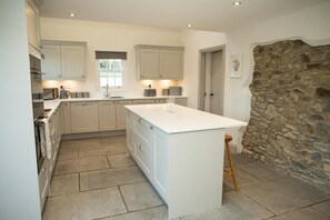 Fridge, microwave, dishwasher, toaster - Gelli Genlas, Llanarth (New Quay)