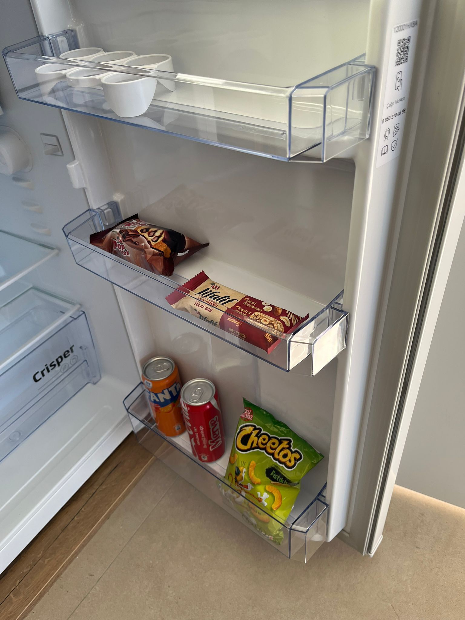 Minihűtő, mikrohullámú sütő, főzőlap és mosogatógép