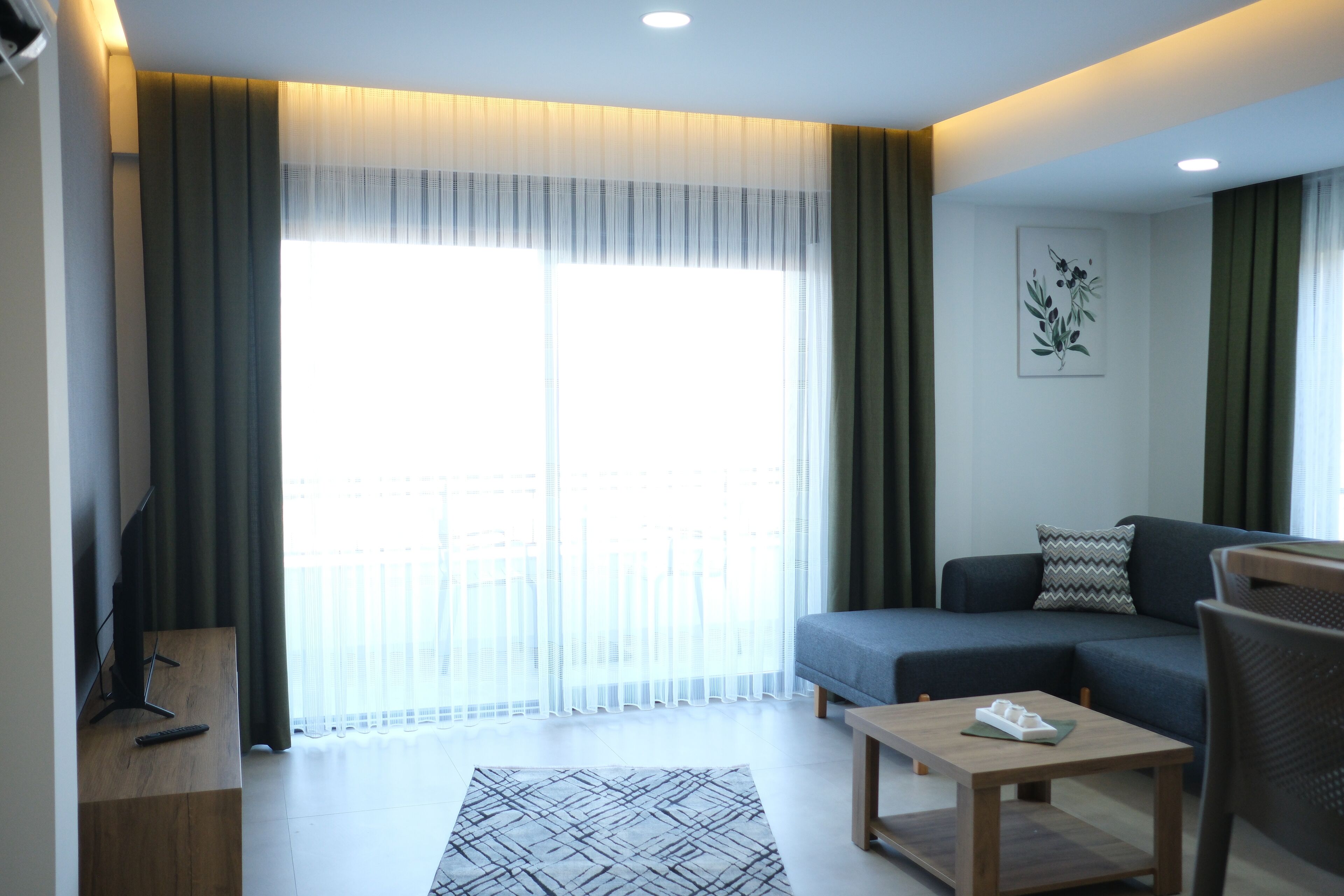 40-Zoll-Flachbildfernseher mit Satellitenempfang, Fußbodenheizung