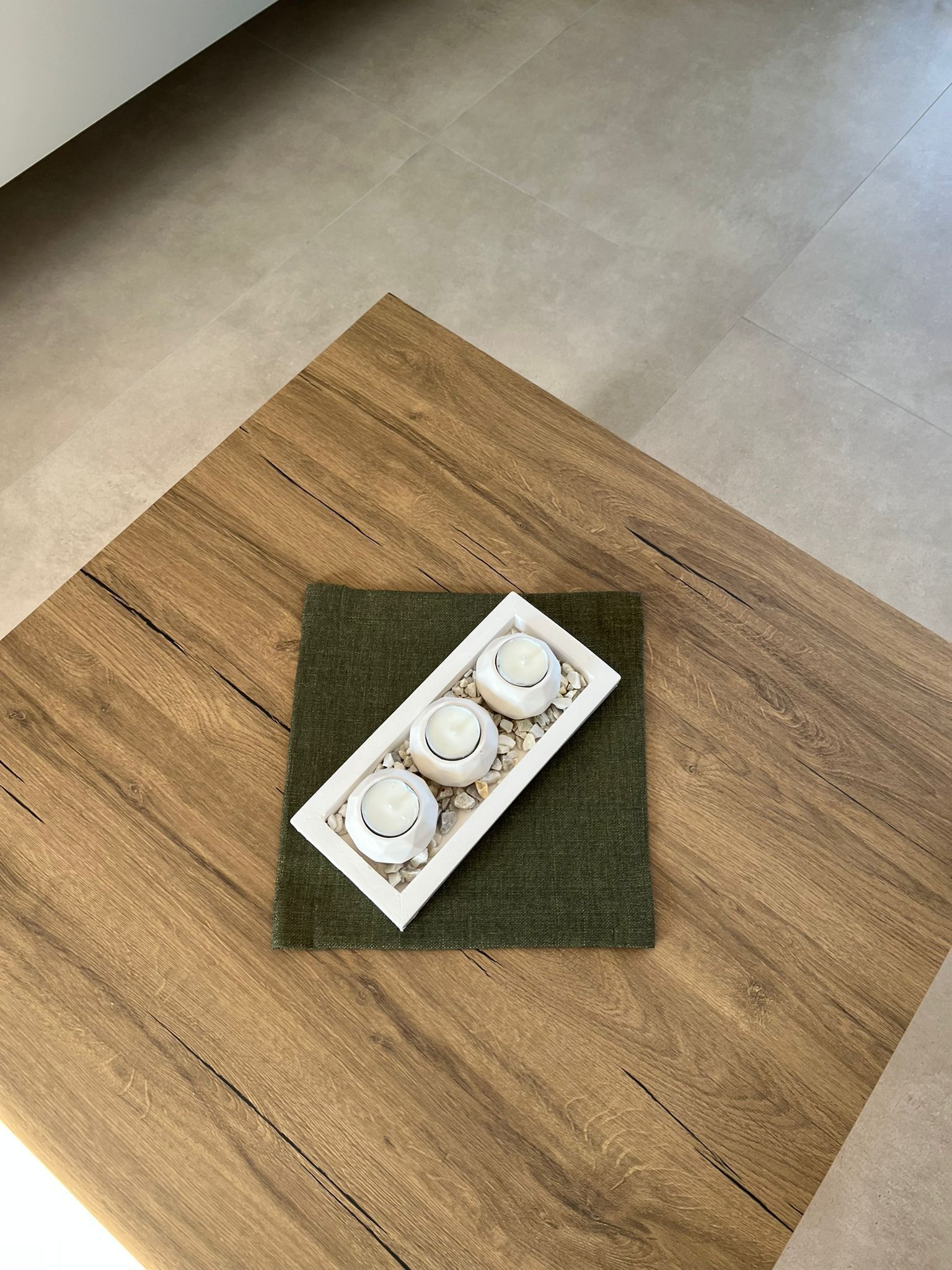 ทีวีจอแบน 40 นิ้ว พร้อมช่องดาวเทียม, พื้นอุ่น