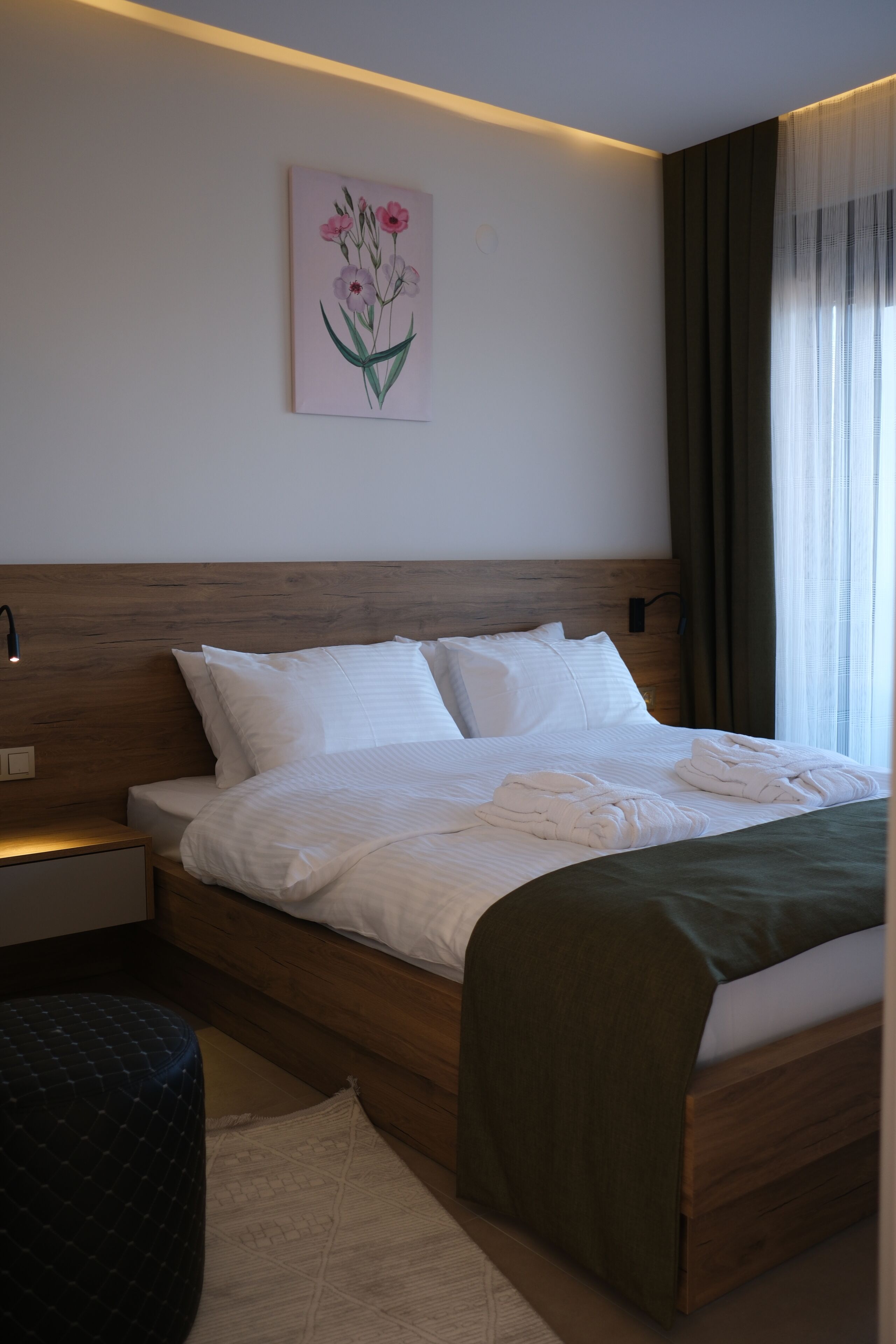 Frigobar, microondas, placa de cocina, lavavajillas