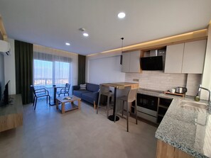 40-inch flat-screen TV with satellite channels, heated floors - TopTepeHome (Tire)