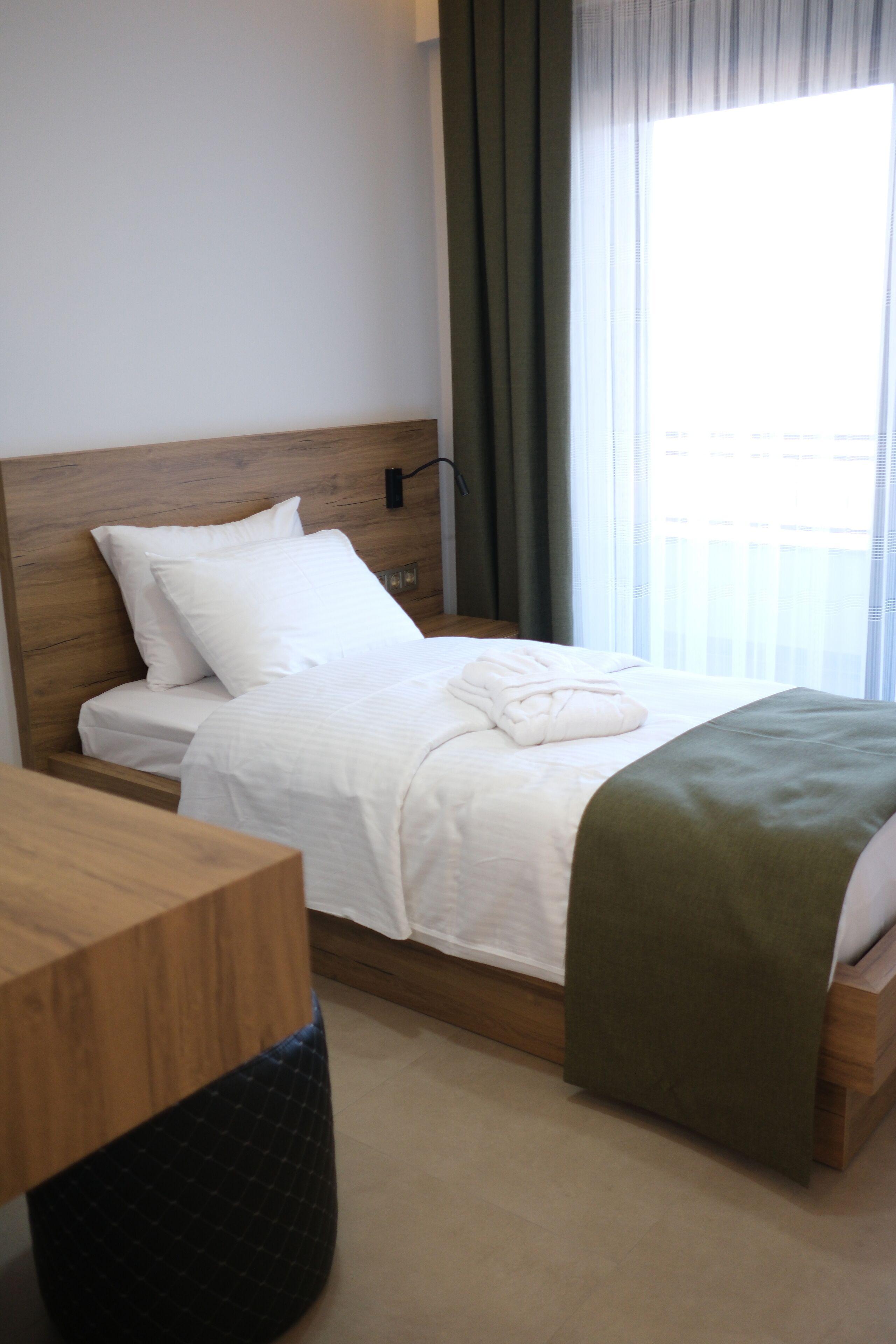 Ropa de cama de alta calidad, minibar y wifi gratis 