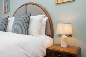 Iron/ironing board, free WiFi, bed sheets - Super central room in the heart of Bath - Pass the Keys (Bath)
